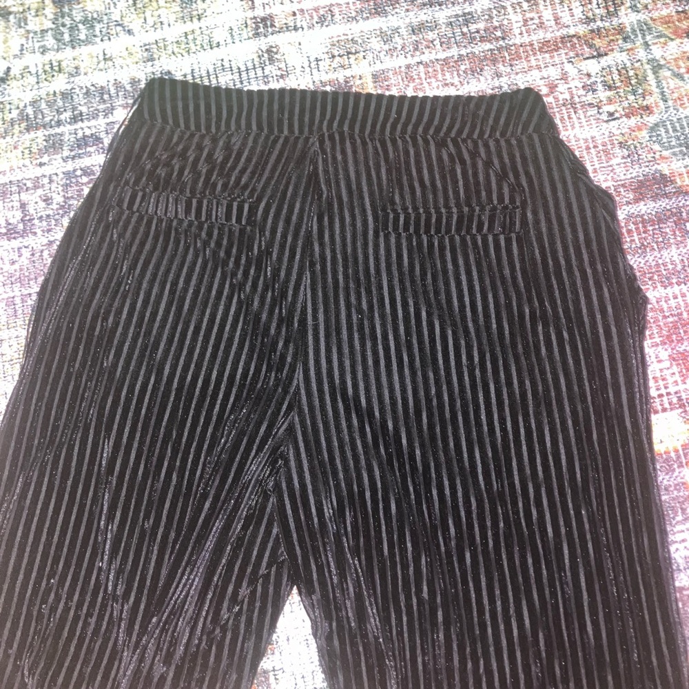 Black Striped women’s suit pant  Bottom
Perfect for buisness fits like a sz 6/8